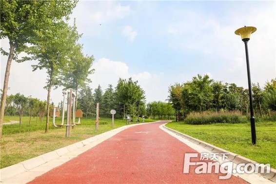 西府海棠后花园！占地270亩，集健身娱乐赏景于一体！