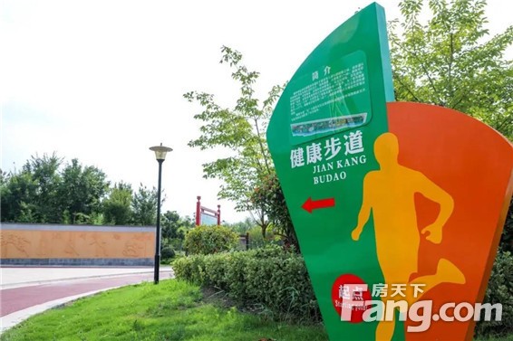 西府海棠后花园！占地270亩，集健身娱乐赏景于一体！
