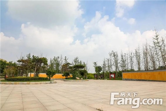 西府海棠后花园！占地270亩，集健身娱乐赏景于一体！